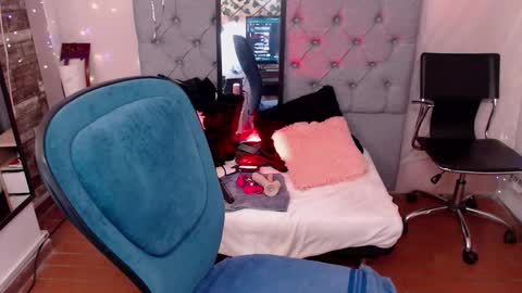 antolyh_c online show from March 2026 12:27:02 PM