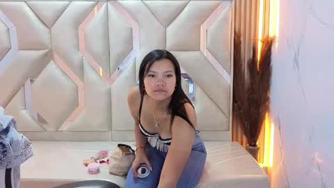 Snapshot of antonela_tp chatting on November 2025 01:02:01 PM Antonela online show from November 2025 01:02:01 PM