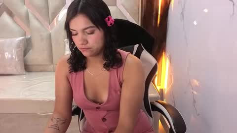 Snapshot of antonela_tp chatting on November 2025 01:56:02 PM Antonela online show from November 2025 01:56:02 PM