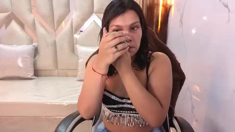 Snapshot of antonela_tp chatting on November 2025 01:03:01 PM Antonela online show from November 2025 01:03:01 PM