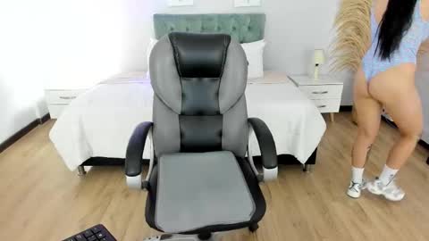 Snapshot of antonela_vargas chatting on October 2025 12:09:02 PM Anto online show from October 2025 12:09:02 PM