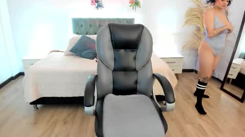 Snapshot of antonela_vargas chatting on November 2025 12:06:01 PM Anto online show from November 2025 12:06:01 PM