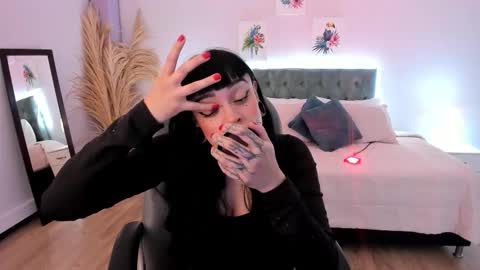 Snapshot of antonela_vargas chatting on November 2025 12:05:01 PM Anto online show from November 2025 12:05:01 PM