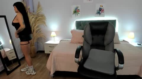 Snapshot of antonela_vargas chatting on November 2025 12:05:02 PM Anto online show from November 2025 12:05:02 PM