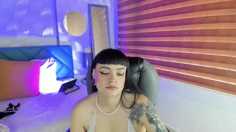 Snapshot of antonela_vargas chatting on December 2025 12:14:02 PM Anto online show from December 2025 12:14:02 PM