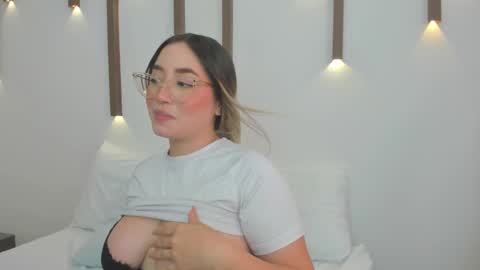 Snapshot of antonella_cutie_ chatting on February 2025 03:09:02 PM A N T O N E L L A online show from February 2025 03:09:02 PM