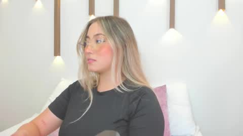 Snapshot of antonella_cutie_ chatting on February 2025 03:40:01 PM A N T O N E L L A online show from February 2025 03:40:01 PM