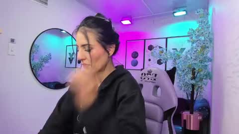 Snapshot of antonella_rivers chatting on April 2026 01:06:01 PM Antonella. online show from April 2026 01:06:01 PM
