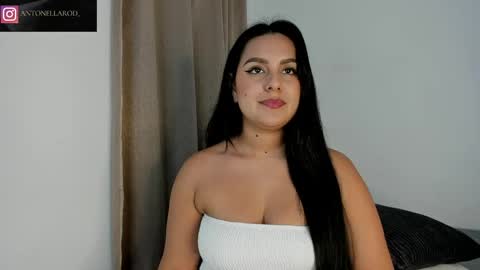 Snapshot of antonella_rod chatting on April 2026 08:11:01 PM antonella_rod online show from April 2026 08:11:01 PM