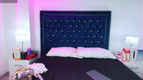 Snapshot of antonella_wiild chatting on November 2025 03:45:01 AM Antonella online show from November 2025 03:45:01 AM