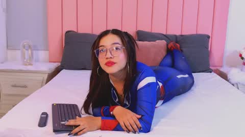 Antonella online show from April 2026 12:00:02 AM