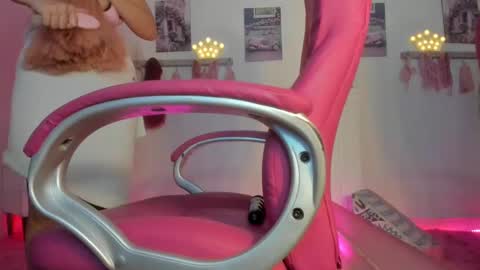 ANTONELLA online show from February 2025 01:01:01 PM