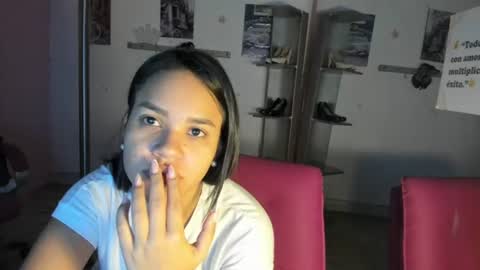 Snapshot of antonellakling_ chatting on July 2026 12:33:01 PM ANTONELLA online show from July 2026 12:33:01 PM