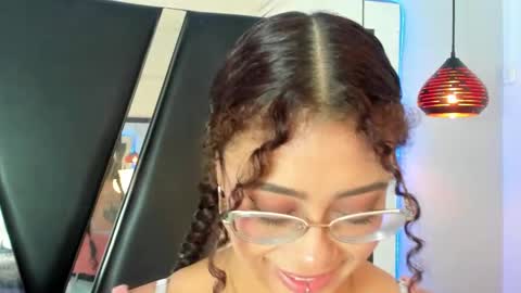 A N T O N E L L E  online show from March 2025 11:38:02 AM