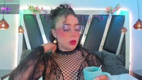 Snapshot of antonellepiercee chatting on May 2026 08:41:01 AM A N T O N E L L E online show from May 2026 08:41:01 AM