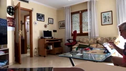 Antonio online show from October 2025 10:13:01 AM