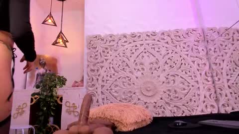 Anto  online show from December 2025 11:24:02 PM