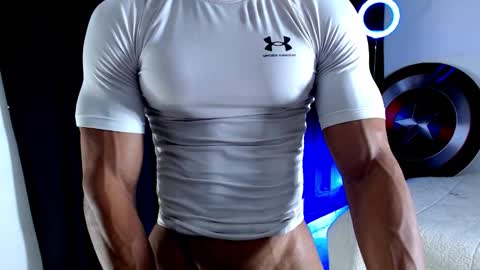 Snapshot of antonywebb94 chatting on November 2025 05:47:02 PM Instagram miguelangel1802 online show from November 2025 05:47:02 PM