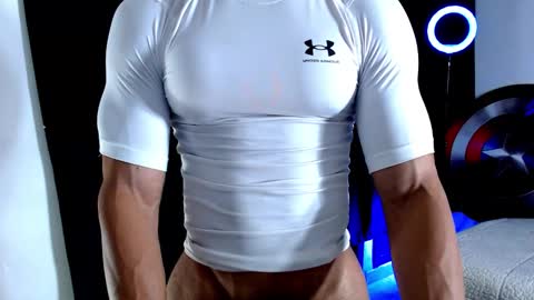 Snapshot of antonywebb94 chatting on November 2025 05:13:02 PM Instagram miguelangel1802 online show from November 2025 05:13:02 PM