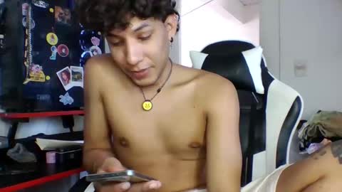 AnuarDHM online show from November 2025 05:56:01 PM