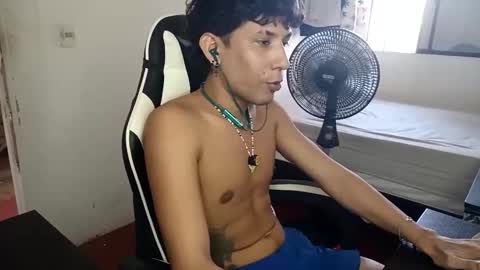 AnuarDHM online show from November 2025 03:44:01 PM