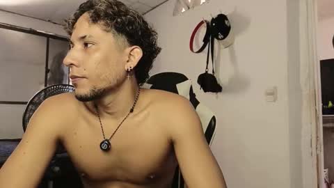 AnuarDHM online show from December 2025 04:35:02 PM