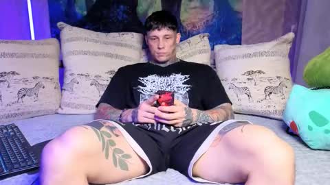 Snapshot of anubisgod88 chatting on November 2025 06:24:01 AM Tom online show from November 2025 06:24:01 AM