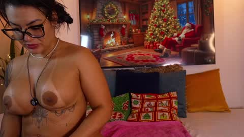 Dulce Maria online show from December 2024 08:18:01 AM