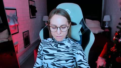 Snapshot of aphexqueen chatting on December 2024 04:49:01 PM APHEX QUEEN online show from December 2024 04:49:01 PM