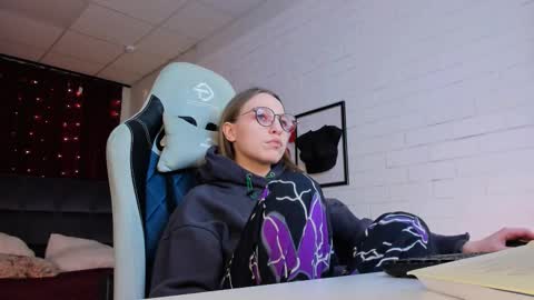 Snapshot of aphexqueen chatting on February 2025 08:21:01 PM APHEX QUEEN online show from February 2025 08:21:01 PM