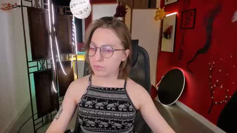 Snapshot of aphexqueen chatting on February 2025 09:10:01 AM APHEX QUEEN online show from February 2025 09:10:01 AM