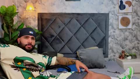 Apolo online show from November 2025 10:19:01 PM