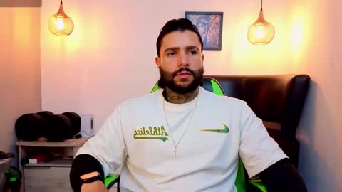 Snapshot of apolo_ryder chatting on May 2026 10:18:02 PM APOLO online show from May 2026 10:18:02 PM