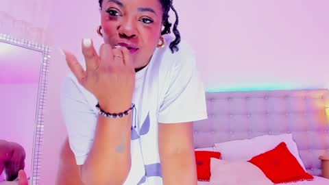 Snapshot of apotheosicass chatting on February 2025 05:59:01 PM KARLA  online show from February 2025 05:59:01 PM