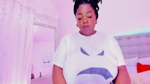 Snapshot of apotheosicass chatting on February 2025 09:02:01 PM KARLA  online show from February 2025 09:02:01 PM