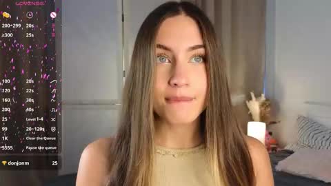 Snapshot of appleeepie chatting on September 2025 09:11:02 AM Vicki online show from September 2025 09:11:02 AM