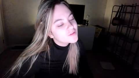 Snapshot of appleyummybuns chatting on October 2025 12:51:01 PM appleyummybuns online show from October 2025 12:51:01 PM