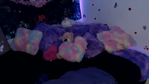 april_l6 online show from October 2025 10:33:02 PM