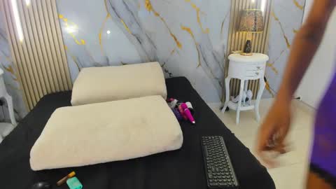 aprillross online show from March 2026 12:27:02 PM