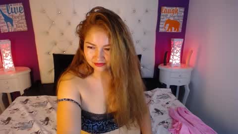 Snapshot of aprilsnow_ chatting on December 2024 11:40:02 PM AprilSnow online show from December 2024 11:40:02 PM