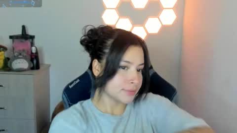 aqua emilly online show from September 2025 12:58:02 AM