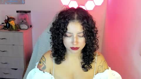 aqua emilly online show from November 2025 12:32:02 AM