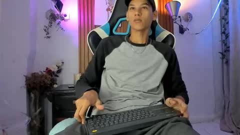 Snapshot of aquarius_xxx chatting on November 2025 11:33:02 AM aquarius_xxx online show from November 2025 11:33:02 AM