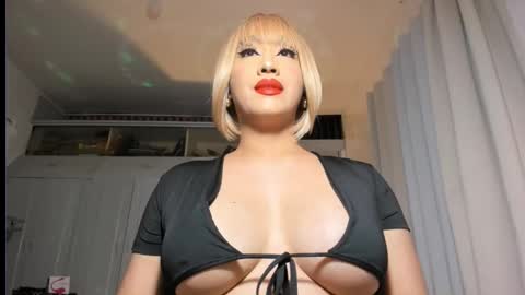 Snapshot of aqueenofcumxx chatting on September 2025 08:19:01 PM Alicia online show from September 2025 08:19:01 PM