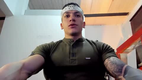 Snapshot of aquiles_51 chatting on November 2025 07:58:02 PM Jonathan online show from November 2025 07:58:02 PM