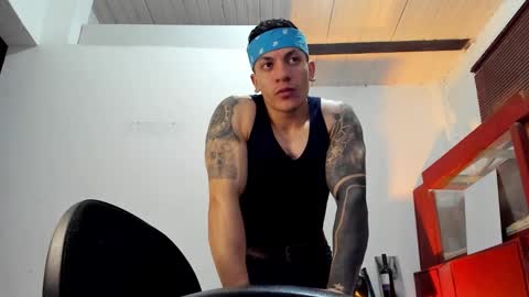 Snapshot of aquiles_51 chatting on November 2025 09:03:02 PM Jonathan online show from November 2025 09:03:02 PM