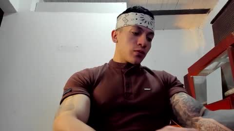 Snapshot of aquiles_51 chatting on November 2025 08:30:02 PM Jonathan online show from November 2025 08:30:02 PM