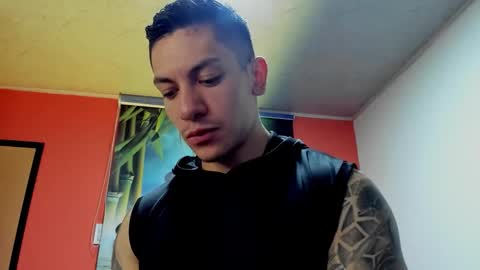 Snapshot of aquiles_51 chatting on November 2025 05:12:02 PM Jonathan online show from November 2025 05:12:02 PM