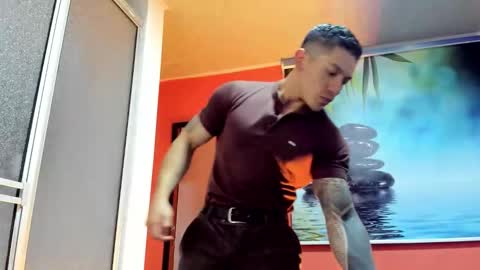 Snapshot of aquiles_51 chatting on November 2025 02:41:02 PM Jonathan online show from November 2025 02:41:02 PM