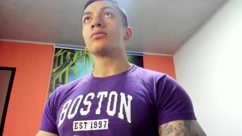 Snapshot of aquiles_51 chatting on November 2025 02:43:02 PM Jonathan online show from November 2025 02:43:02 PM